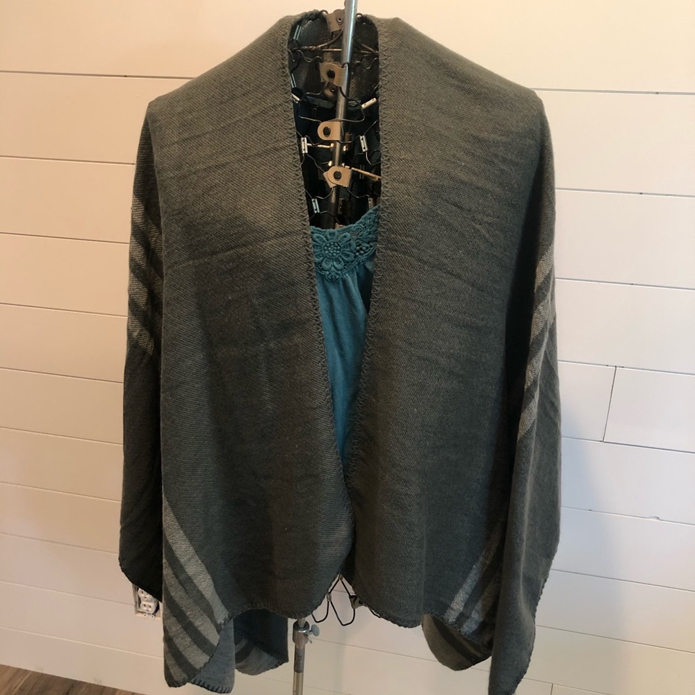 BB Dakota Reversible Shawl